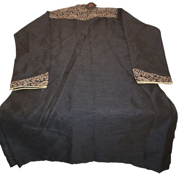 SKAVIJ Men's Black Cotton Kurta Size Medium Gold Embroidered Placket 41 Long NWT - Picture 2 of 3